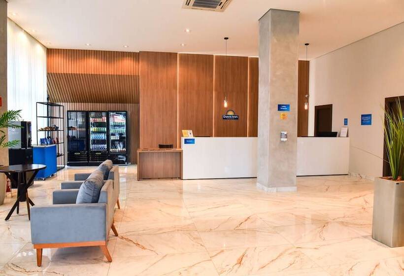Отель Days Inn By Wyndham Cascavel