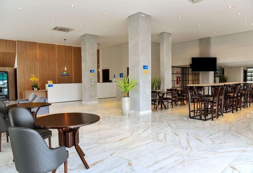 Отель Days Inn By Wyndham Cascavel