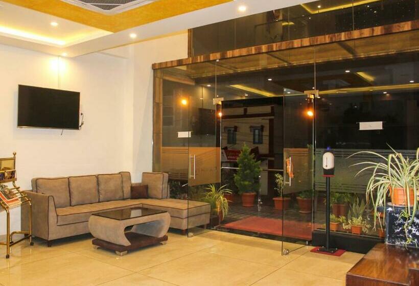 酒店 Sai Vihaar Inn & Suites