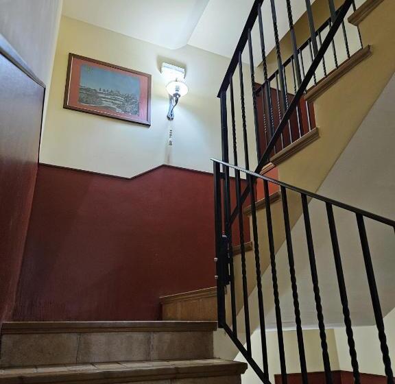 膳宿费 Hostal La Cerollera