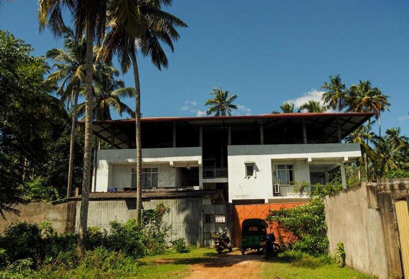 بنسيون Kirala Garden Resort