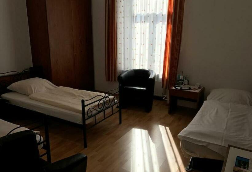 הוסטל Gästehaus Hein