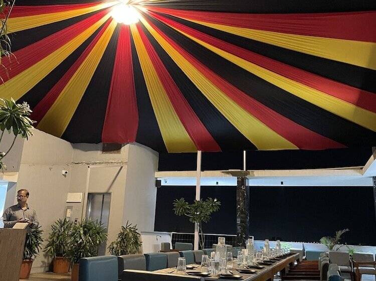 בית מלון כפרי Chitra Executive