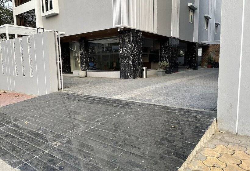 בית מלון כפרי Chitra Executive