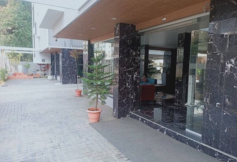 בית מלון כפרי Chitra Executive