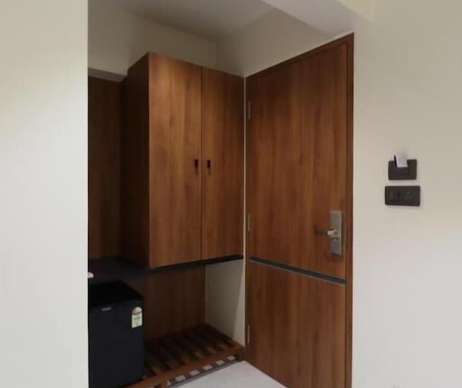 בית מלון כפרי Chitra Executive