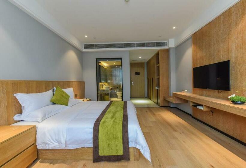 فندق Ewing International Airlines