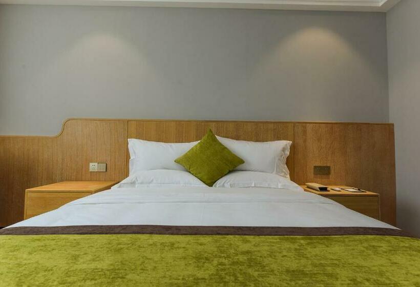 Отель Ewing International Airlines