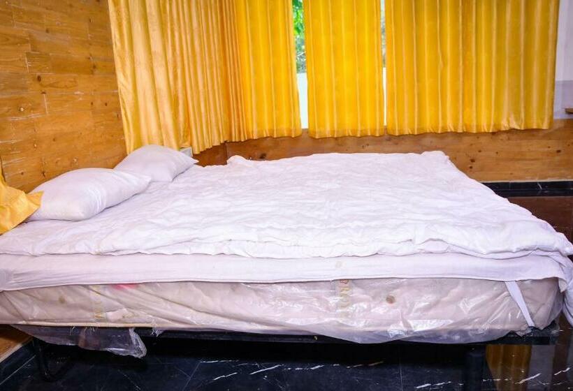 فندق Giri Sarovar Resort