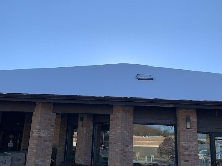 فندق New Martinsville Inn