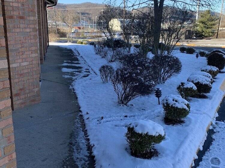 فندق New Martinsville Inn