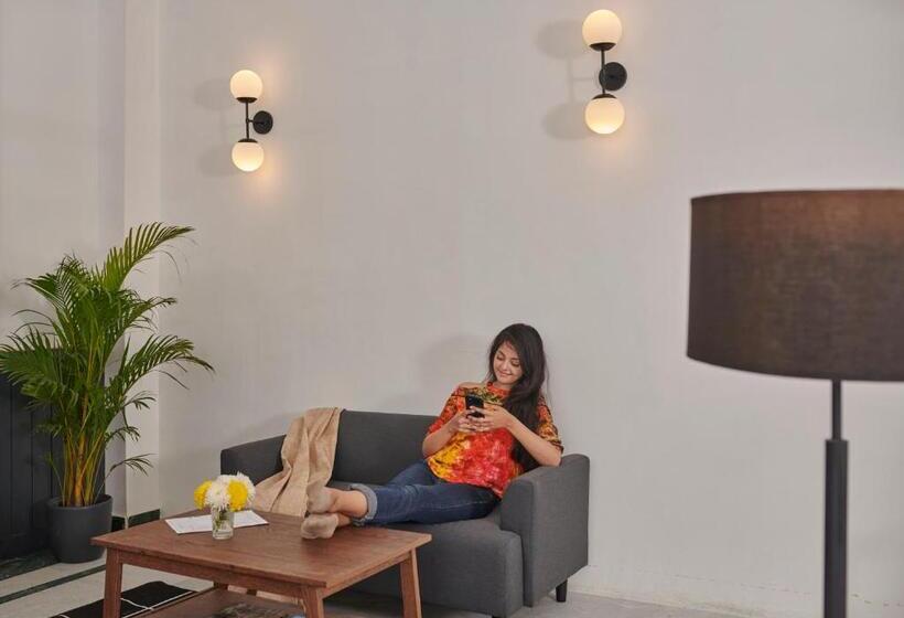 Отель Poshtel Vns