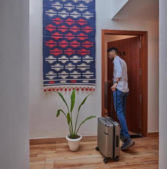 Отель Poshtel Vns