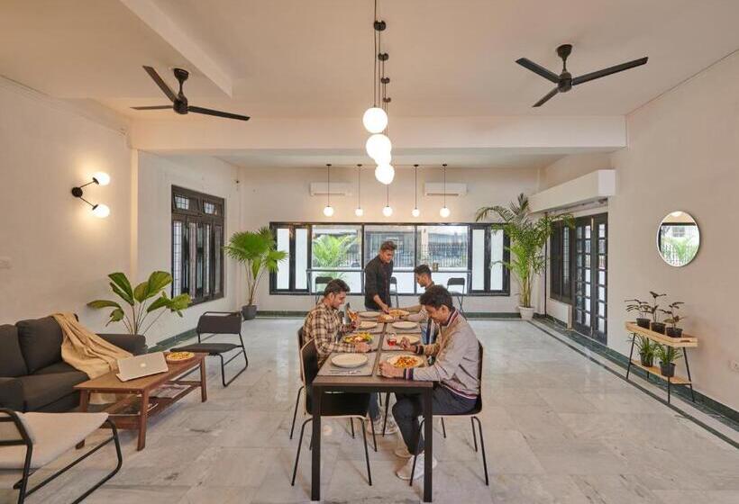 Отель Poshtel Vns