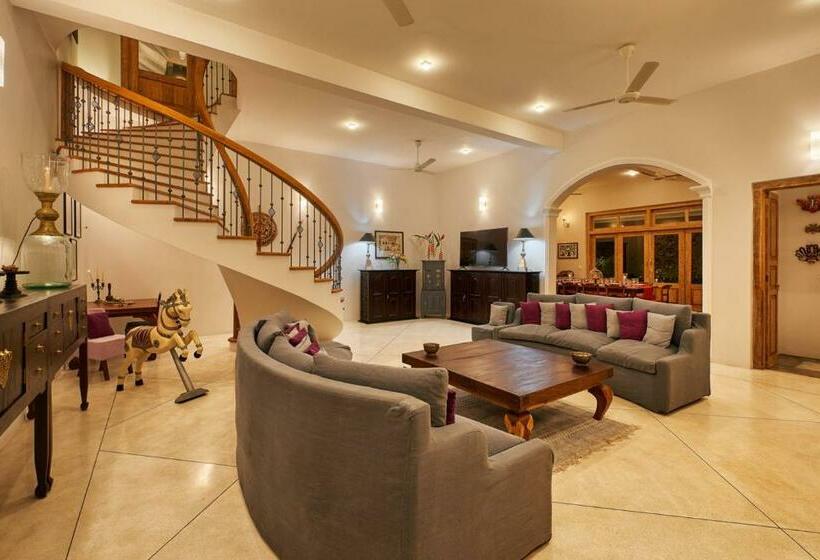 Пансион Villa The Divine