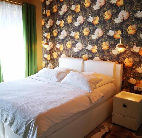 Aparthotel Goldener Hahn Apartments