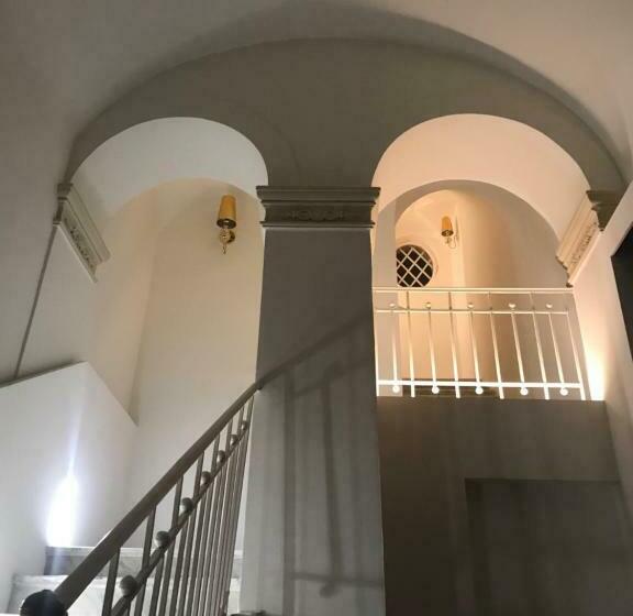 住宿加早餐 Motta Palace Apartments & Rooms