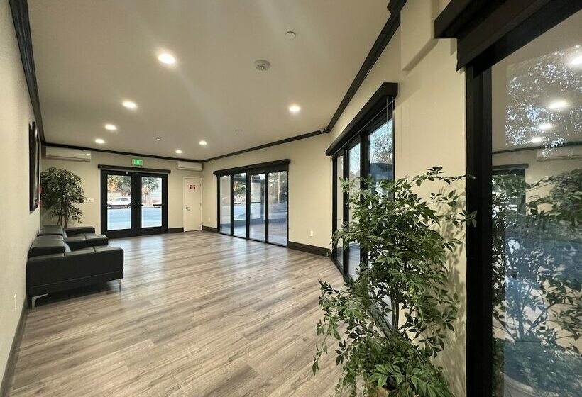 فندق Aspire Inn & Suites Orange