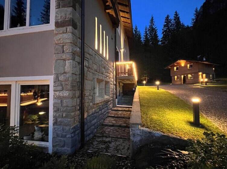 ホテル Chalet Queen