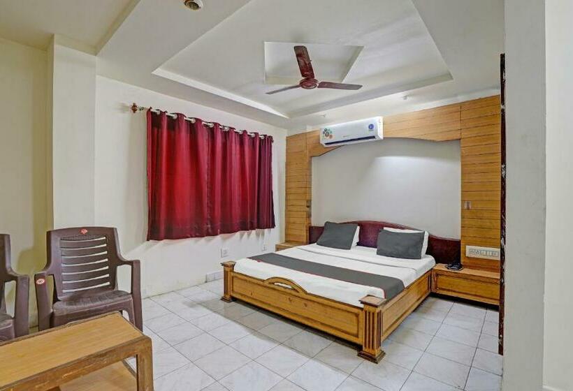 호텔 Collection O 85168 Tulsi Moti Khavdi