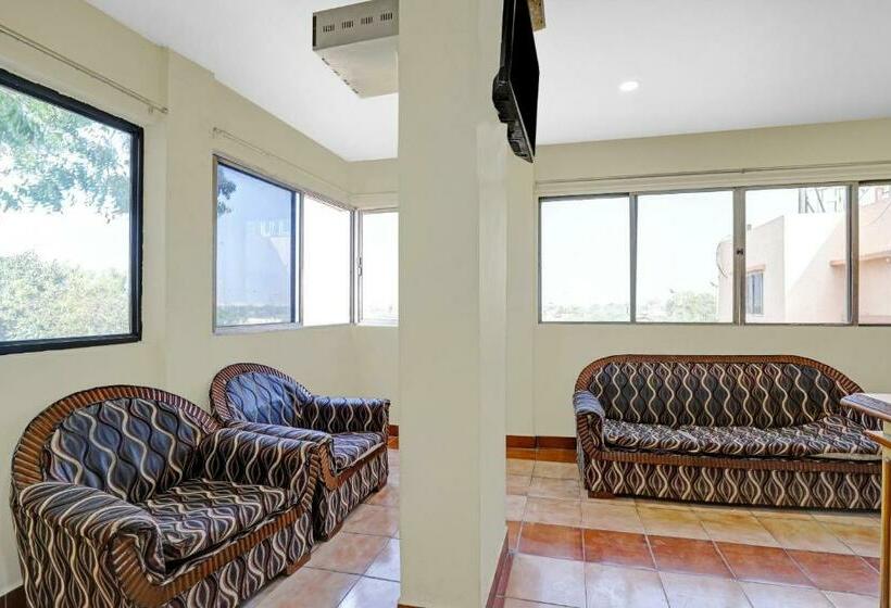 호텔 Collection O 85168 Tulsi Moti Khavdi