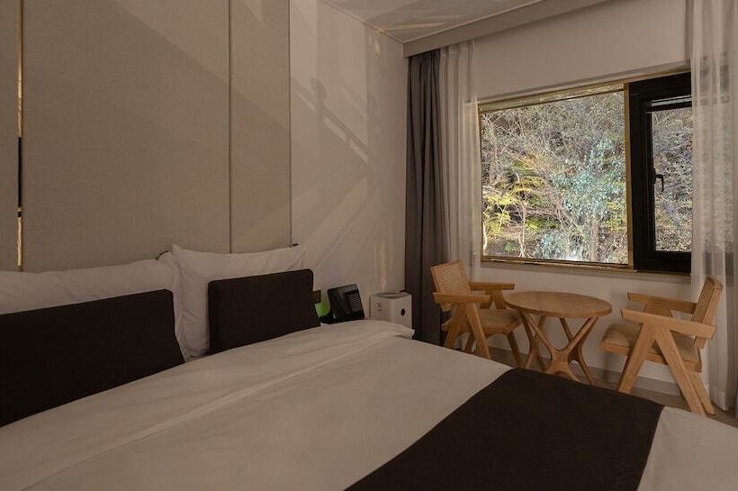 هتل Denbasta Forest