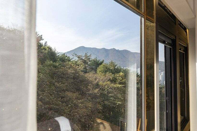 هتل Denbasta Forest