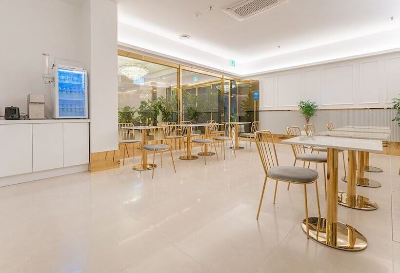 هتل Denbasta Forest