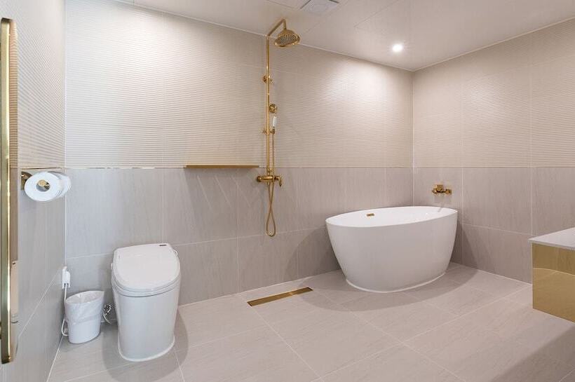 هتل Denbasta Forest