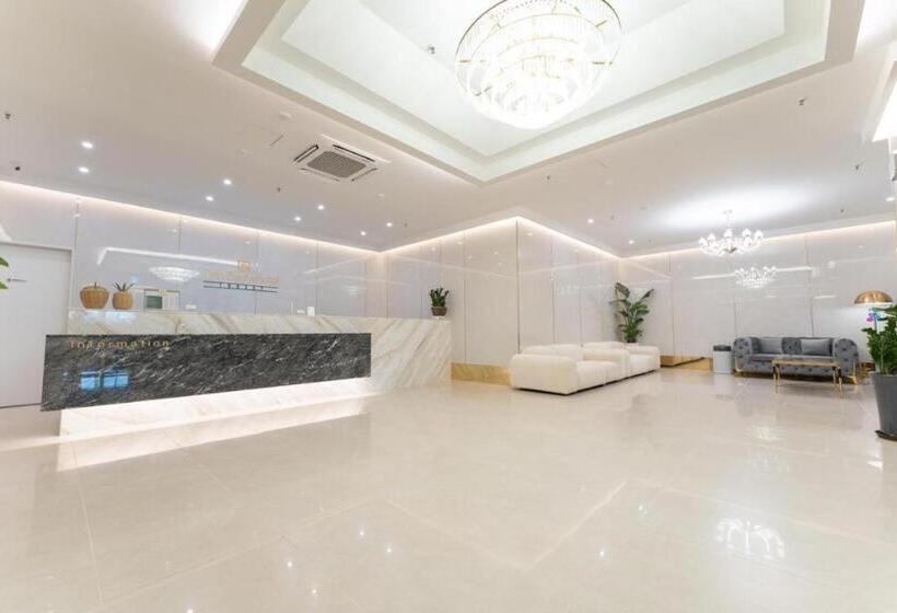 هتل Denbasta Forest