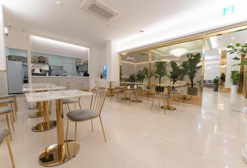 هتل Denbasta Forest