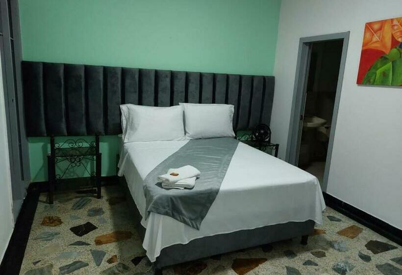 Отель Empresarial