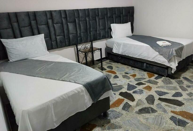 Отель Empresarial