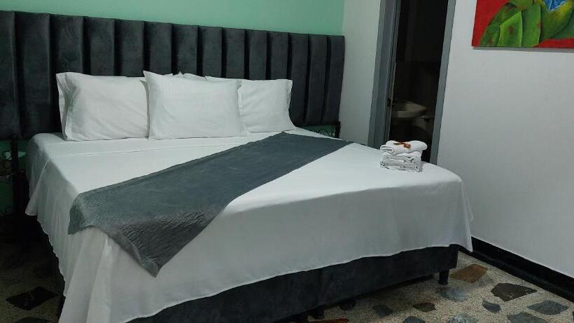 Отель Empresarial