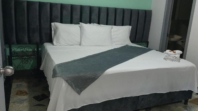 Отель Empresarial