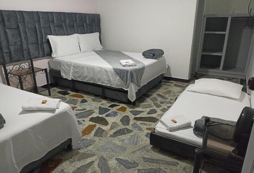 ホテル Empresarial