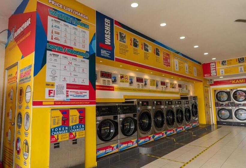 Mary J Hotel Family 10 Pax Room