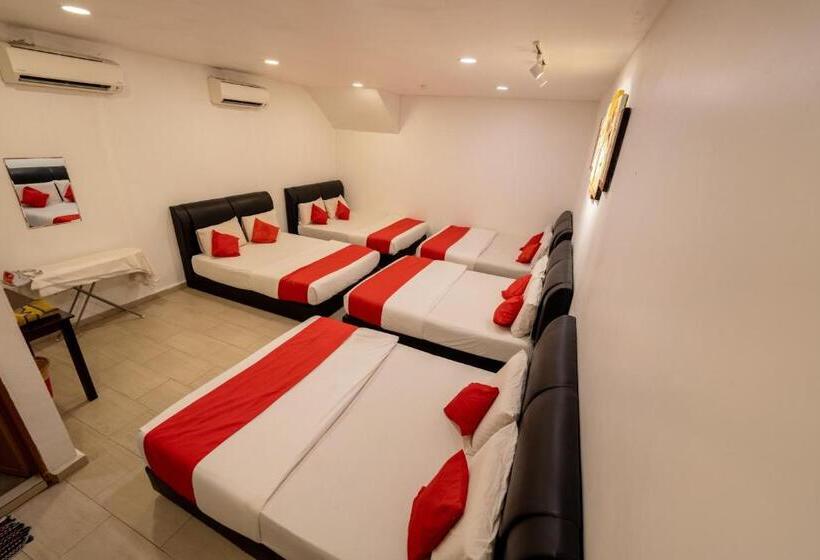 Mary J Hotel Family 10 Pax Room