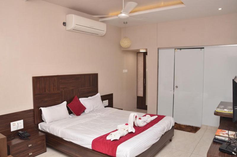 Hotel Om Palace And Party Plot Palitana