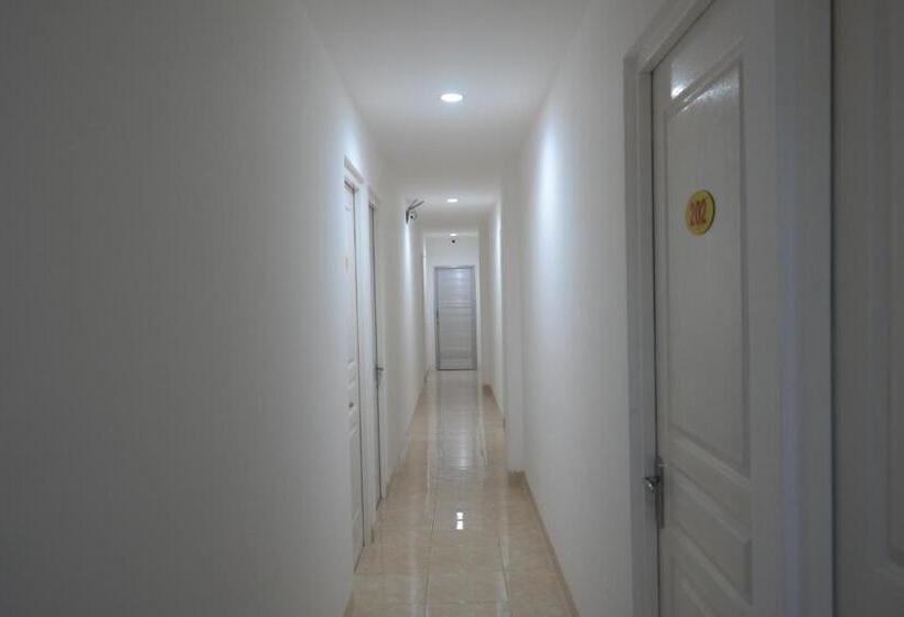 فندق Reddoorz Near Mall Ratu Indah 3
