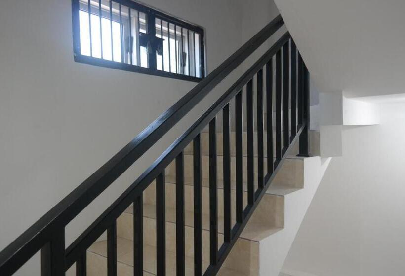 فندق Reddoorz Near Mall Ratu Indah 3