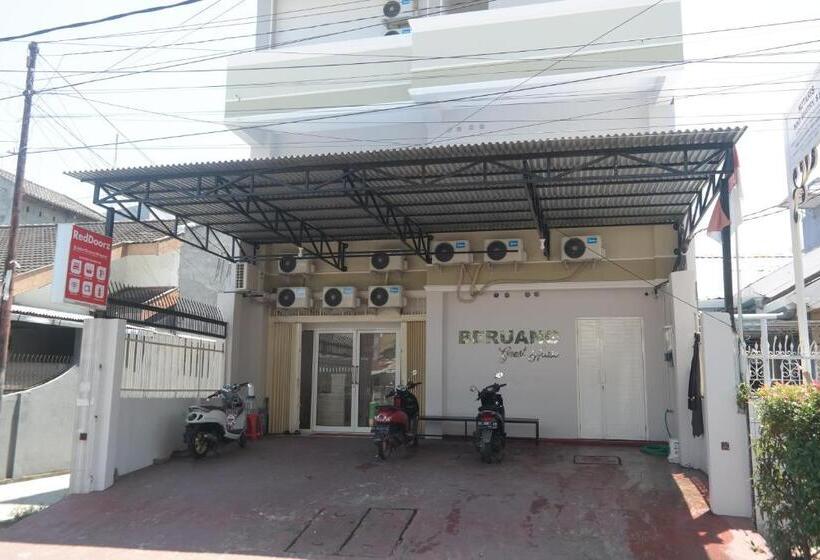 فندق Reddoorz Near Mall Ratu Indah 3