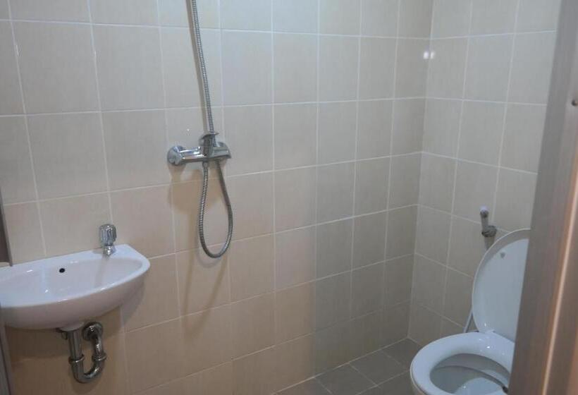 فندق Reddoorz Near Mall Ratu Indah 3