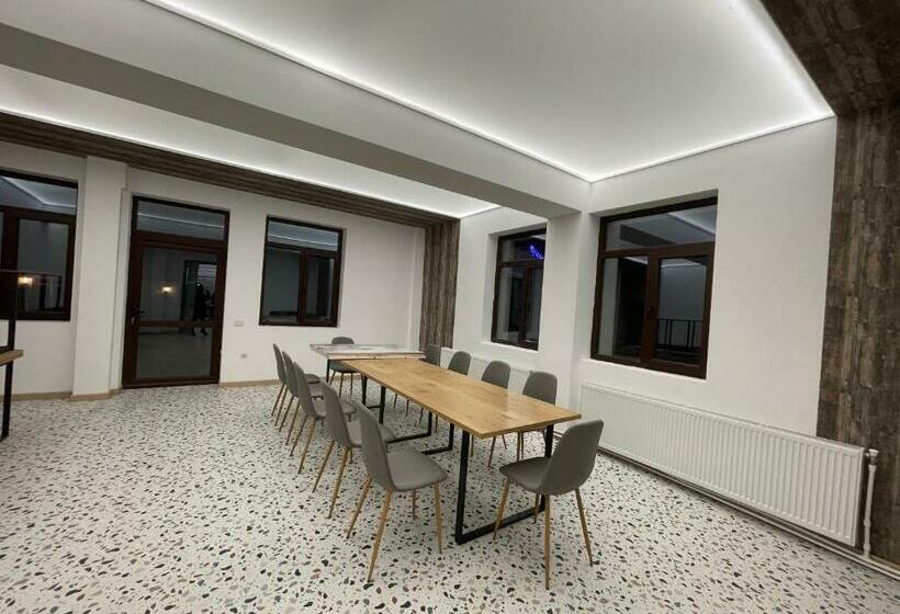 Отель Restaurant Tismana