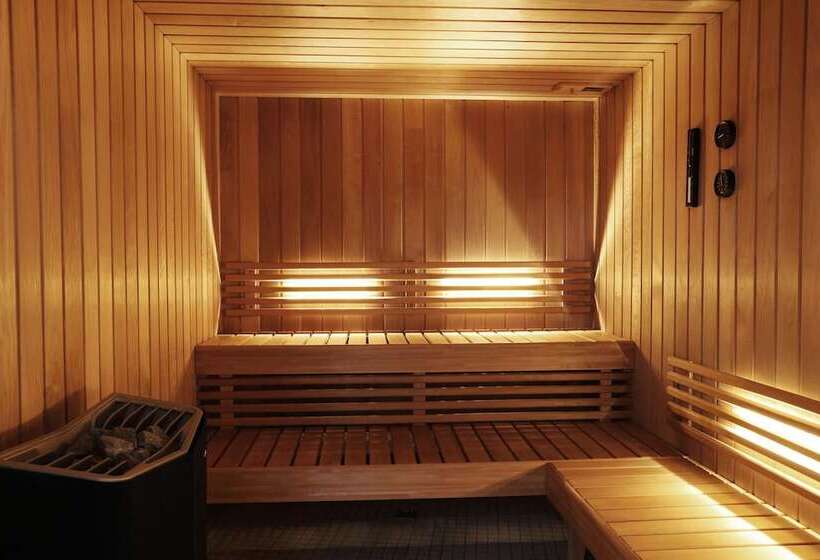 هتل Reykjavik Saga