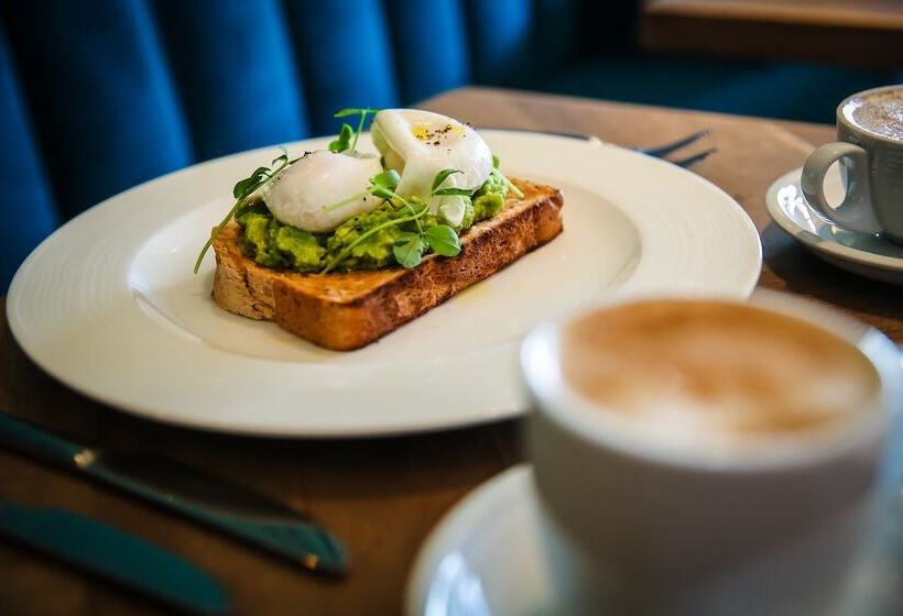 בית מלון כפרי The Binsted Inn