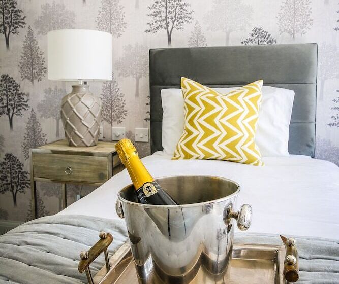 בית מלון כפרי The Binsted Inn