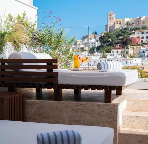 هتل The Standard, Ibiza