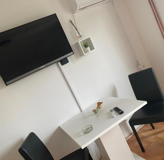 پانسیون Apartmani Petra