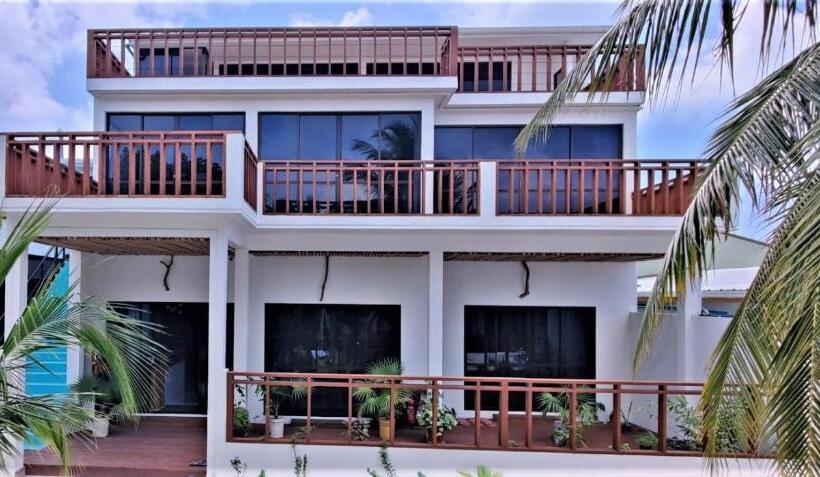 پانسیون Kudhi Boli Beach House